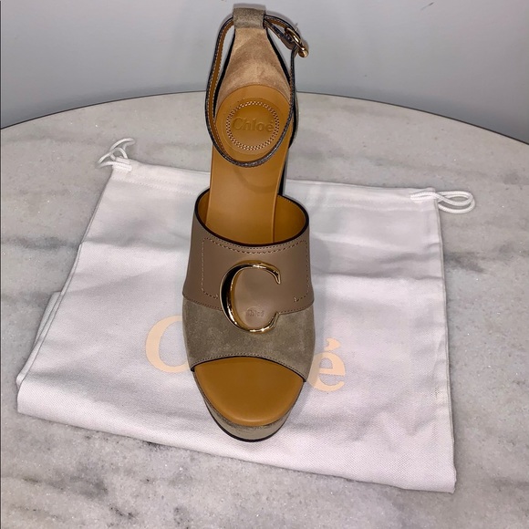Chloé Platform Sandals in a Taupe/Grey Color . - Picture 2 of 5
